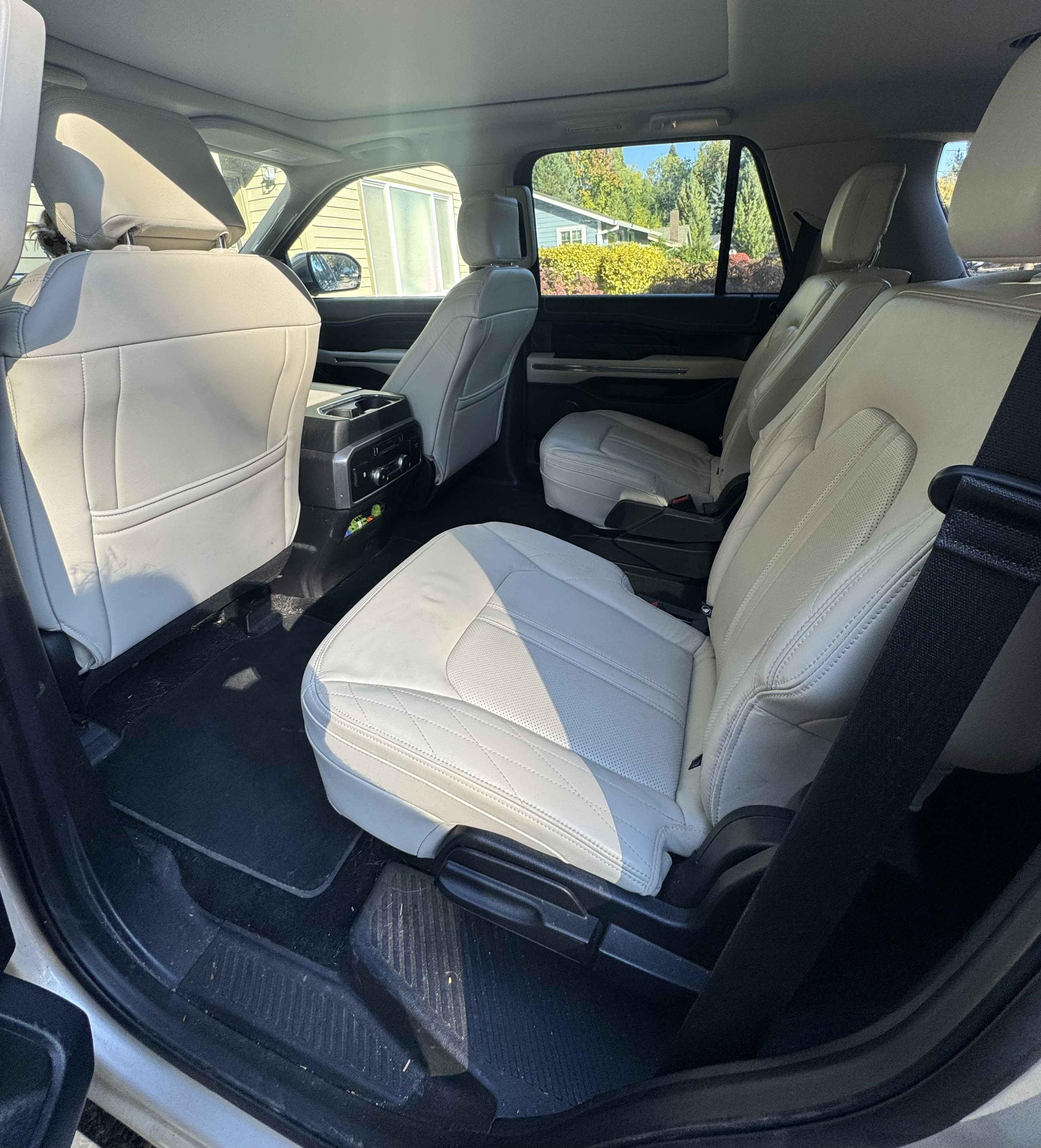 Used 2018 Ford Expedition Platinum w/ Cargo Package AWD/4WD image 4