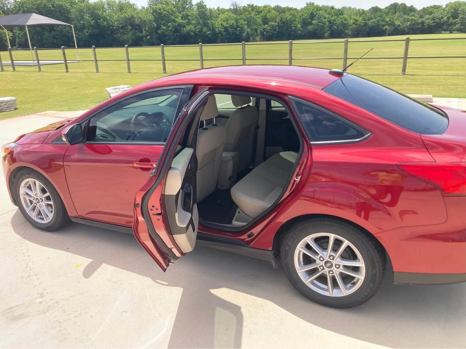 Used 2016 Ford Focus SE FWD image 9