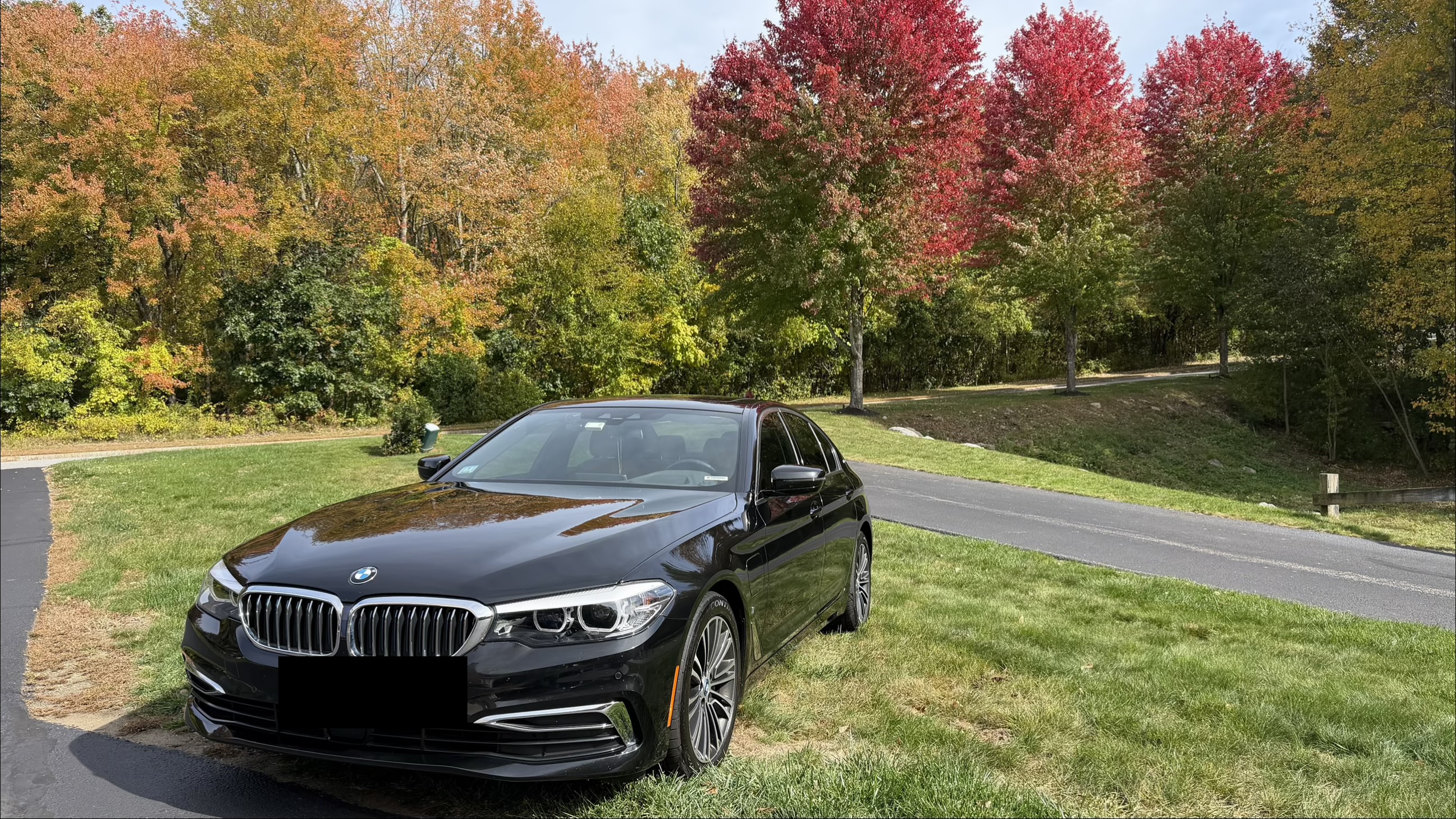 Used 2019 BMW 530e xDrive AWD/4WD image 2