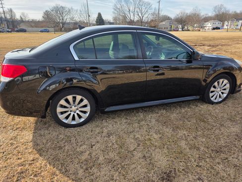 Used 2011 Subaru Legacy 2.5i Limited image 9