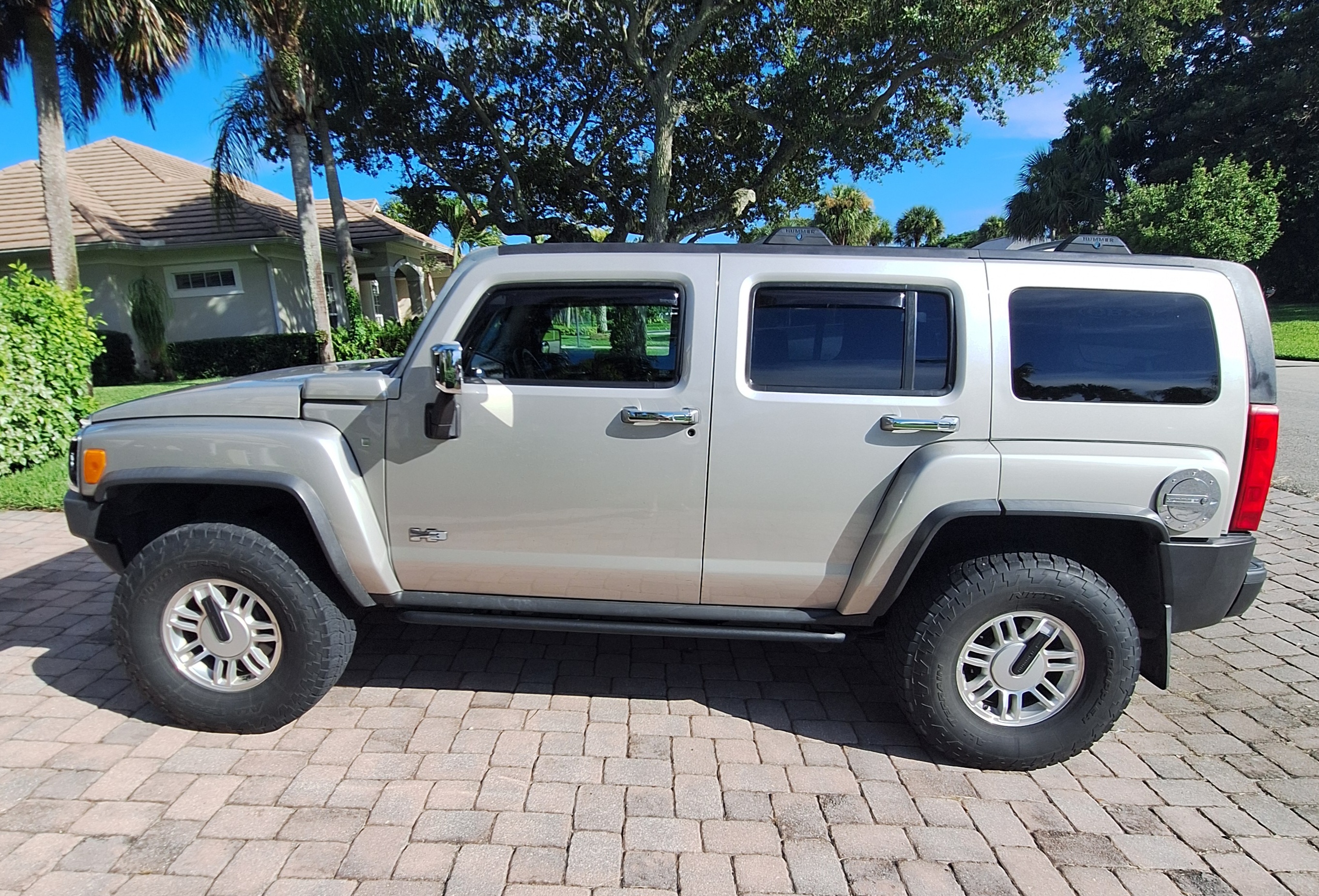 Used 2008 HUMMER H3 Alpha AWD/4WD image 1