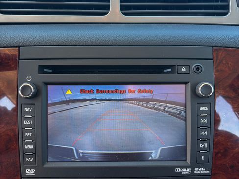 Used 2013 Chevrolet Avalanche LTZ image 11