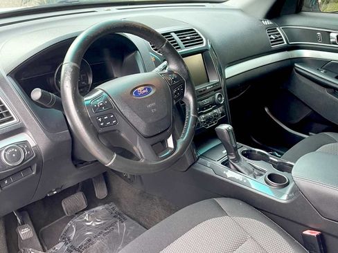 Used 2016 Ford Explorer XLT w/ Equipment Group 201A image 8