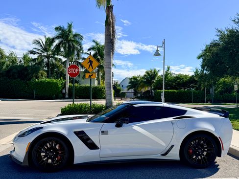 Used 2017 Chevrolet Corvette Z06 image 2