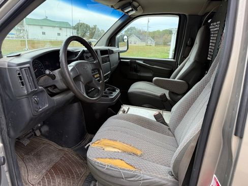 Used 2003 Chevrolet Express 3500 Extended Van 3D image 22