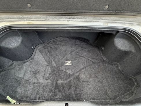 Used 2004 Nissan 350Z Enthusiast w/ Side Airbags Pkg image 9