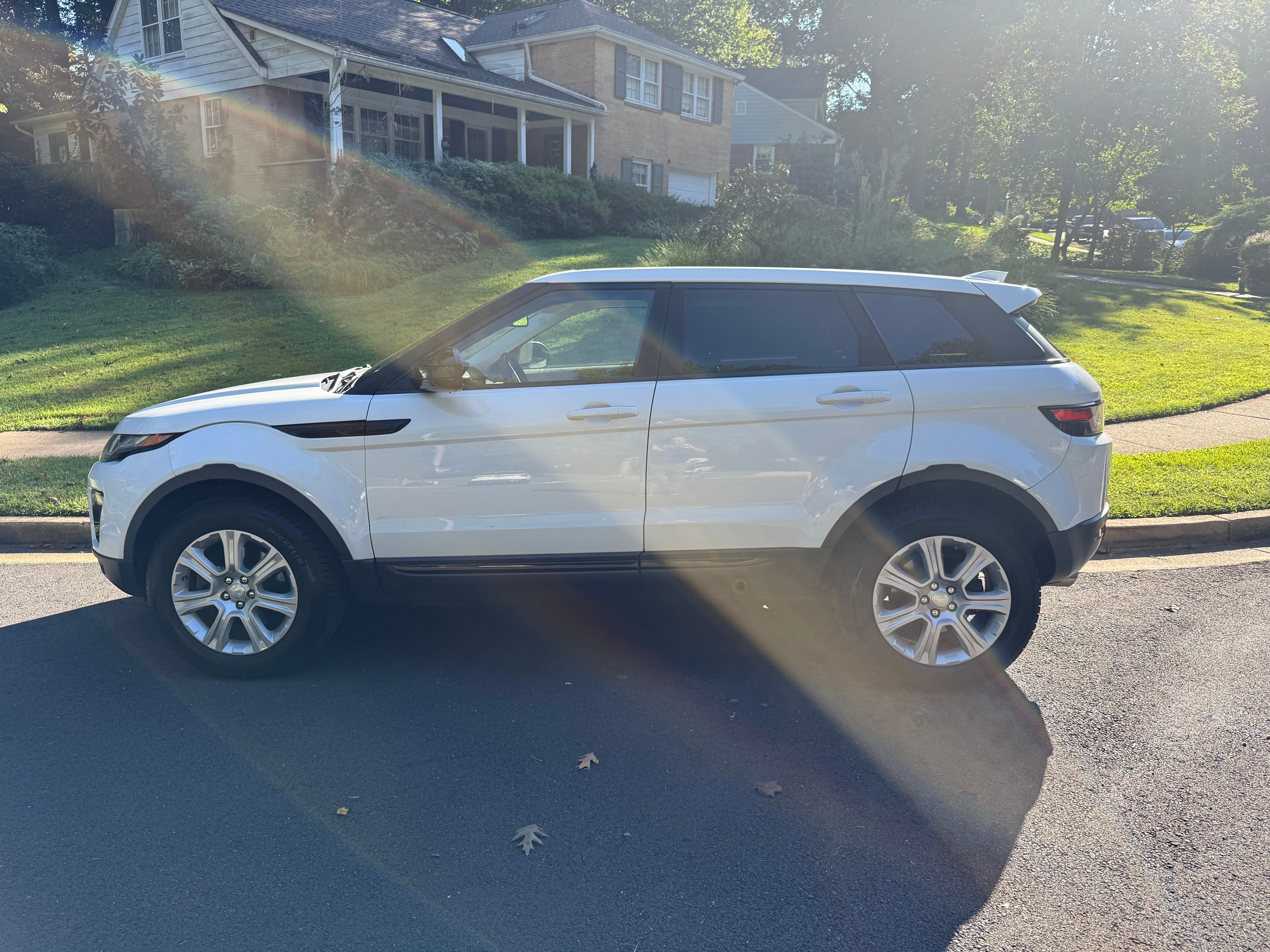 Used 2018 Land Rover Range Rover Evoque SE Premium AWD/4WD image 4