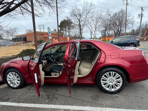 Used 2014 Chrysler 300 AWD w/ Driver Convenience Group image 6