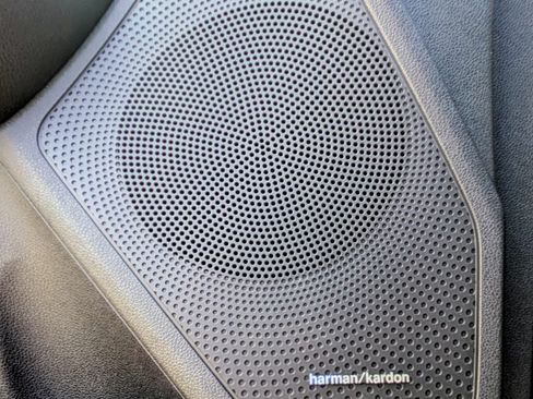 Used 2022 Kia Niro EX Premium image 6