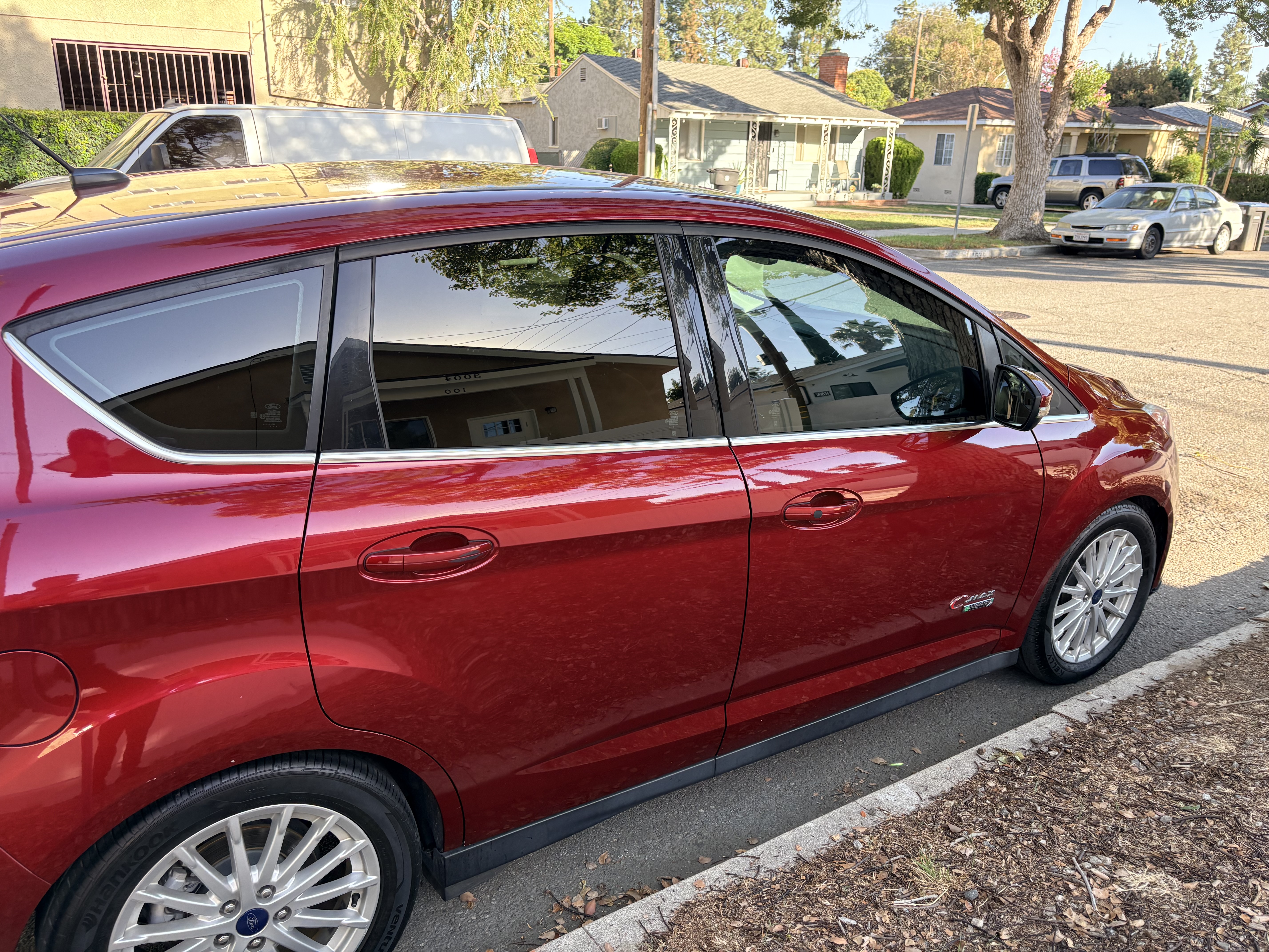 Used 2016 Ford C-MAX Energi SEL w/ Equipment Group 302A FWD image 12