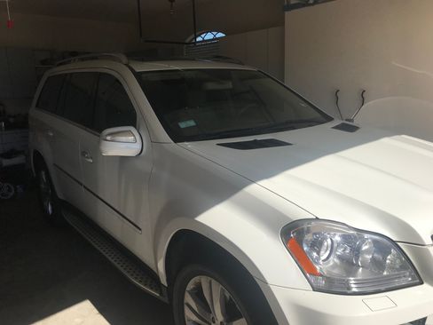 Used 2010 Mercedes-Benz GL 450 4MATIC image 4