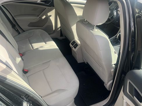 Used 2016 Volkswagen Golf S image 6