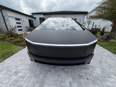 Used 2024 Tesla Cybertruck AWD Crew Cab image 11