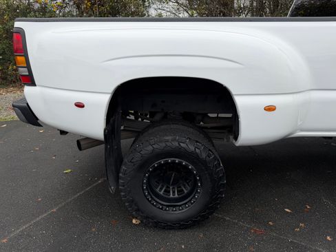 Used 2006 Chevrolet Silverado 3500 LT w/ Heavy-Duty Power Package image 4