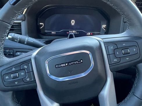Used 2024 GMC Yukon Denali w/ Advanced Technology Package image 8