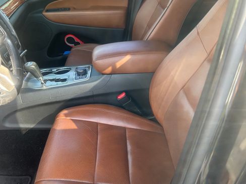 Used 2013 Jeep Grand Cherokee Overland AWD/4WD image 6