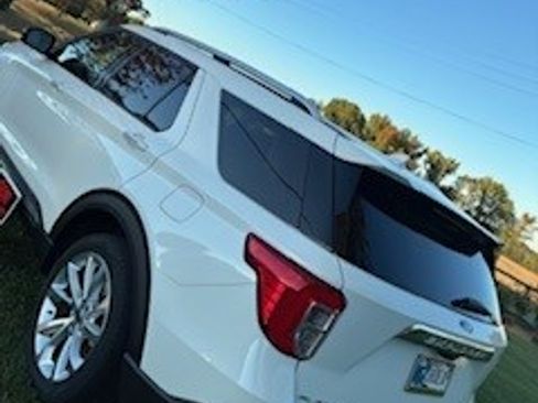 Used 2022 Ford Explorer Platinum w/ Technology Package image 16