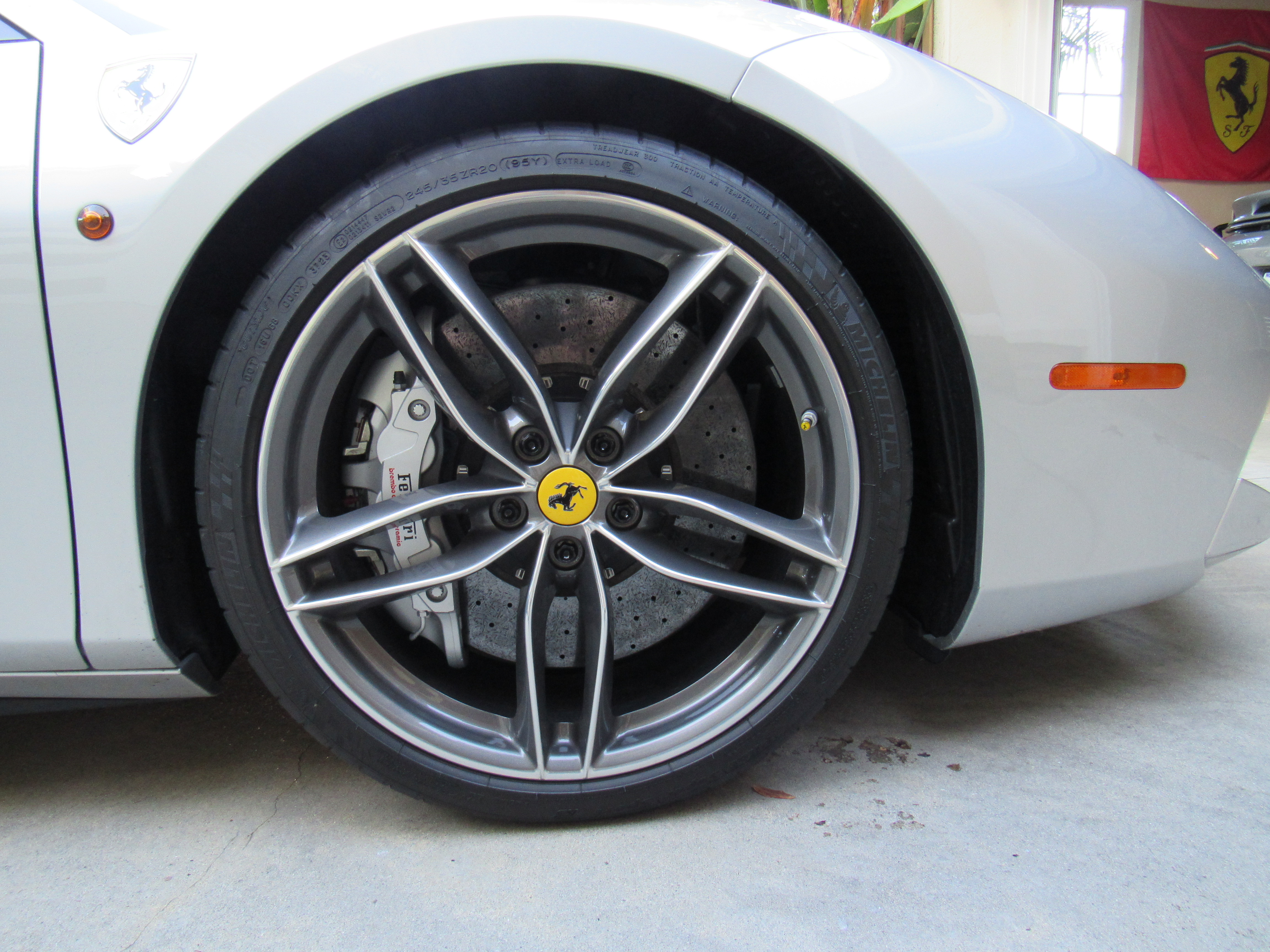 Used 2018 Ferrari 488 Spider RWD image 15