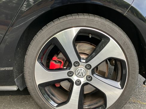 Used 2017 Volkswagen GTI SE image 24