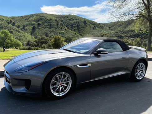 Used 2019 Jaguar F-TYPE Convertible image 10