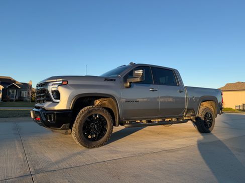 Used 2025 Chevrolet Silverado 3500 LTZ w/ LTZ Plus Package image 9