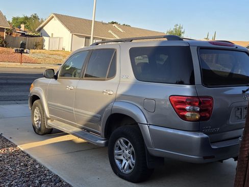 Used 2003 Toyota Sequoia SR5 AWD/4WD image 4