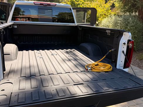 Used 2024 GMC Sierra 2500 Denali Ultimate AWD/4WD image 9