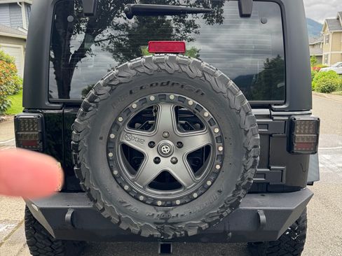 Used 2015 Jeep Wrangler Unlimited Sport w/ Max Tow Package AWD/4WD image 9