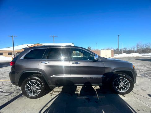 Used 2017 Jeep Grand Cherokee Limited image 10