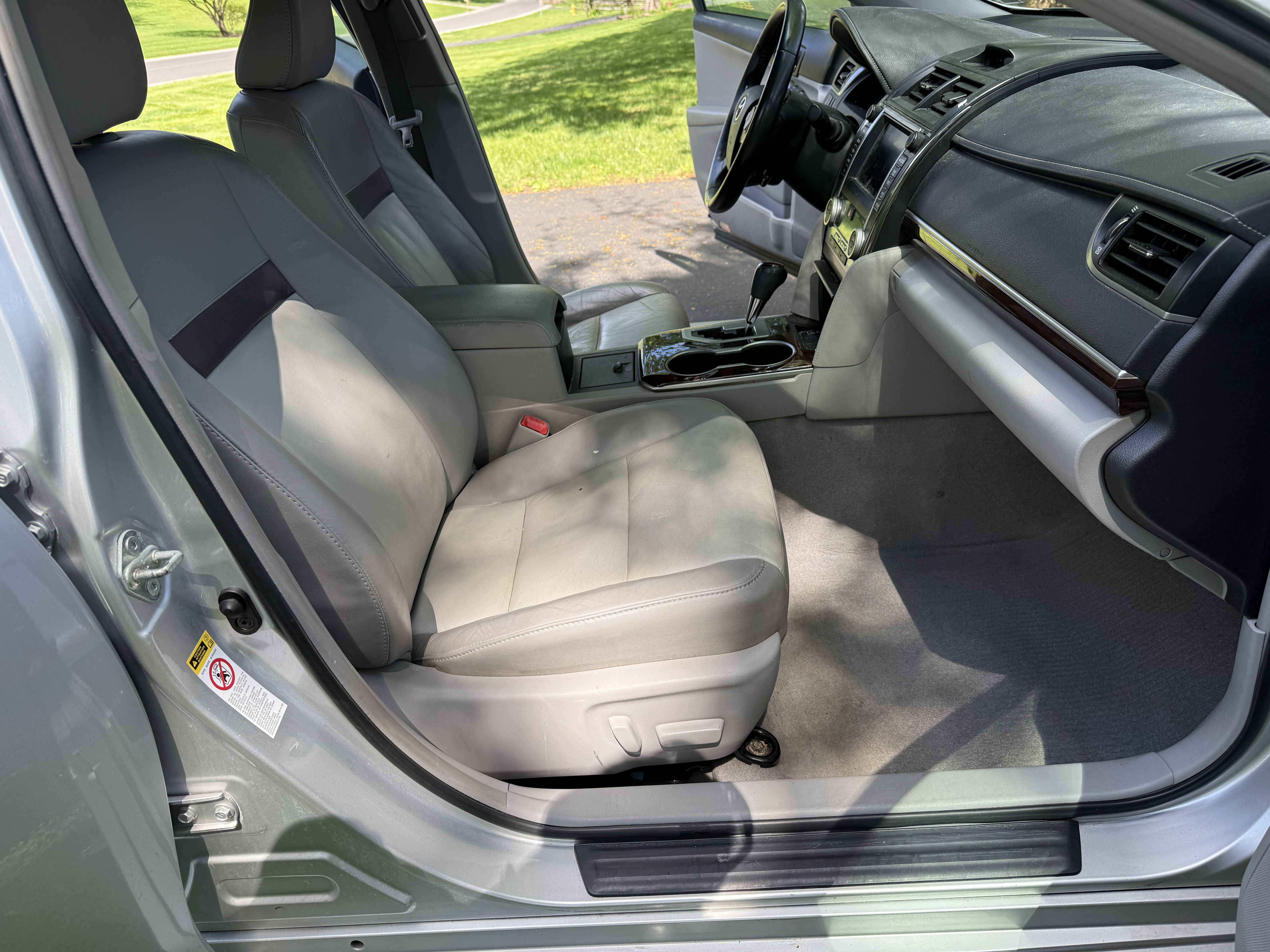 Used 2012 Toyota Camry XLE FWD image 17