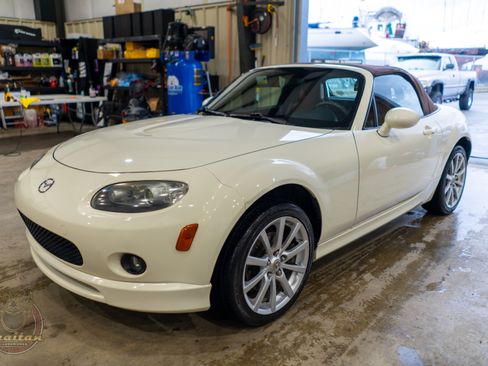 Used 2007 MAZDA MX-5 Miata Grand Touring w/ Premium Pkg image 11