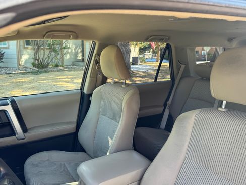 Used 2011 Toyota 4Runner SR5 w/ Convenience Pkg image 10