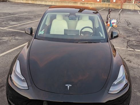 Used 2022 Tesla Model Y Long Range image 17