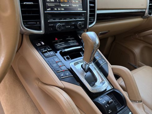 Used 2016 Porsche Cayenne AWD/4WD image 12