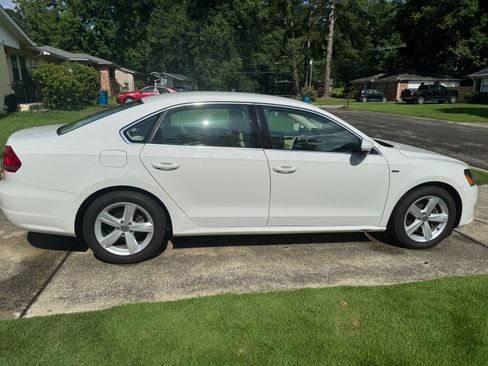 Used 2015 Volkswagen Passat 1.8T Limited Edition FWD image 1