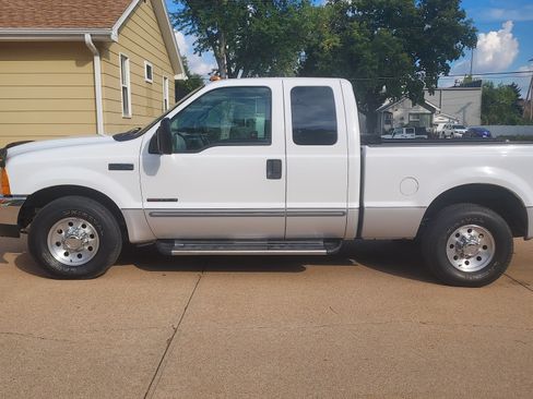 Used 2000 Ford F250 2WD SuperCab Super Duty image 1