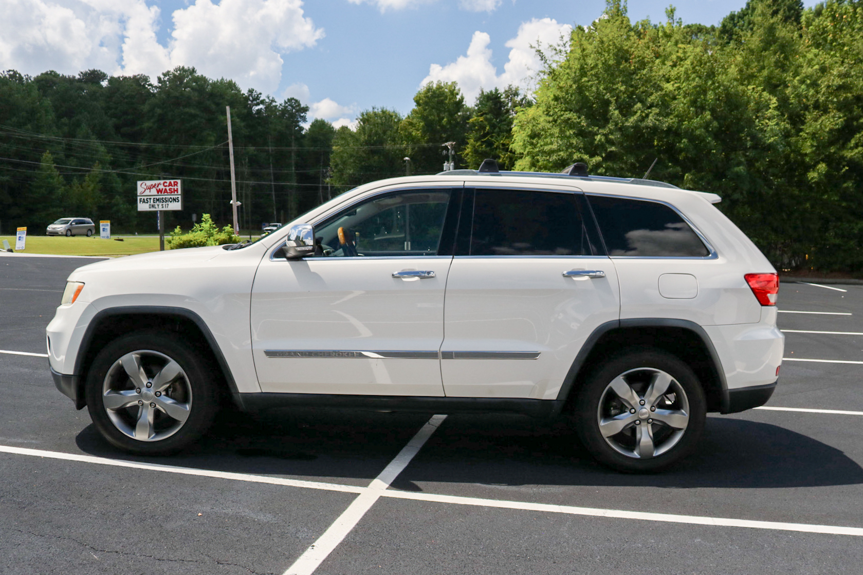 Used 2012 Jeep Grand Cherokee Overland AWD/4WD image 6