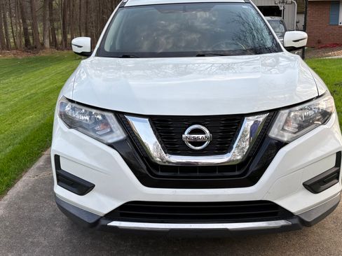 Used 2017 Nissan Rogue SV FWD image 1
