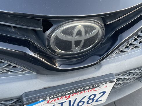 Used 2019 Toyota Camry SE w/ Carpet Mat Package image 15