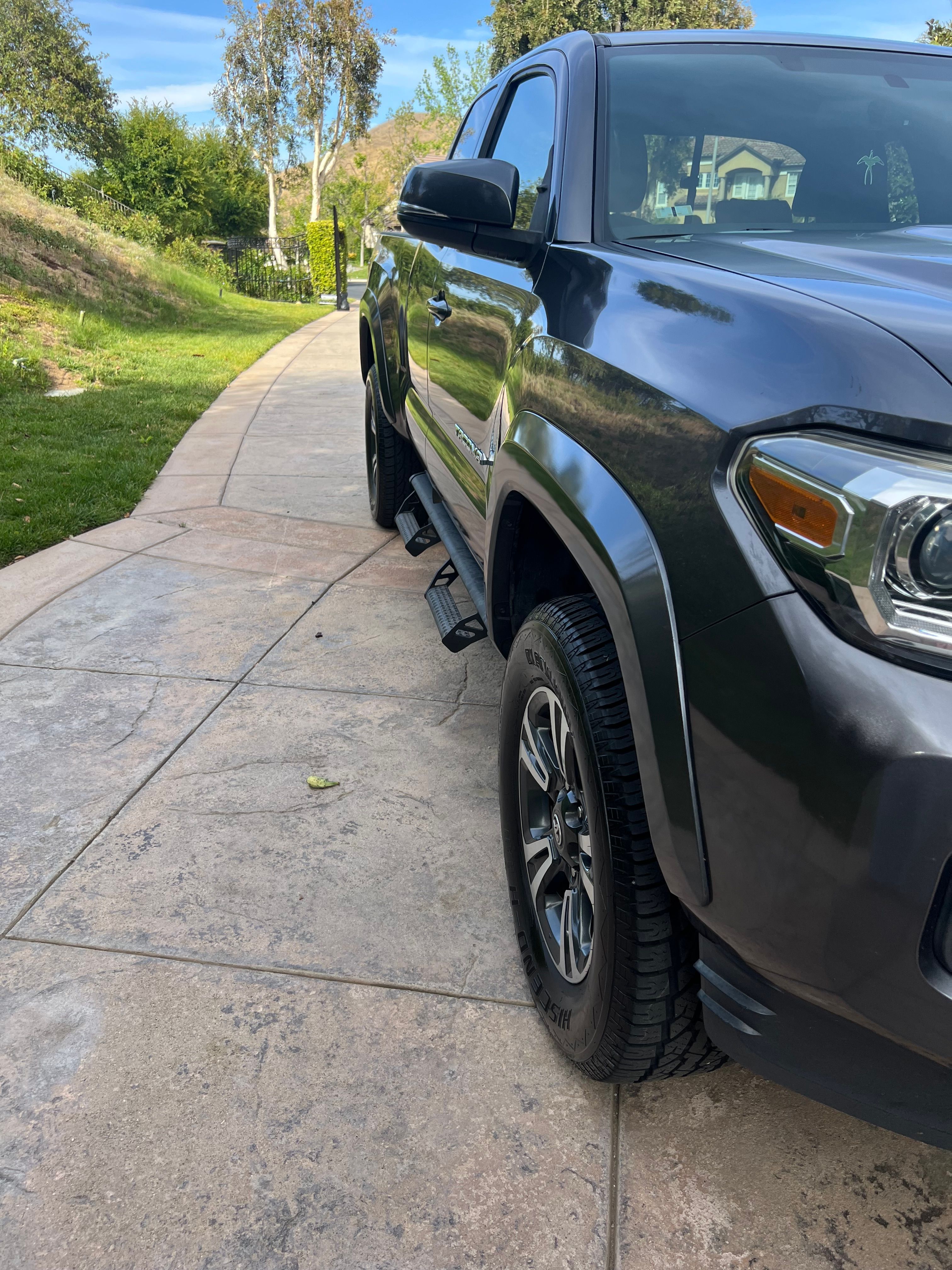Used 2016 Toyota Tacoma TRD Sport w/ Towing Package RWD image 5