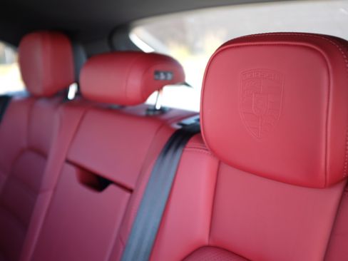 Used 2024 Porsche Macan S AWD/4WD image 18