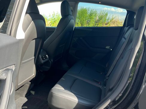 Used 2022 Tesla Model Y Long Range image 9