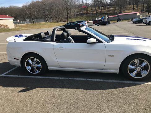 Used 2013 Ford Mustang GT Premium w/ Security Pkg image 2