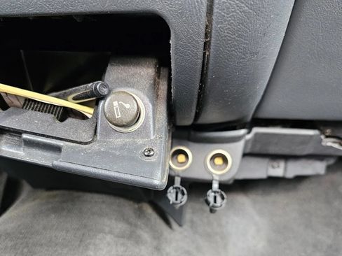 Used 1998 Chevrolet S10 Pickup LS image 24