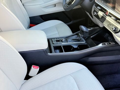 Used 2025 Kia Sorento S w/ Panoramic Sunroof Package image 6