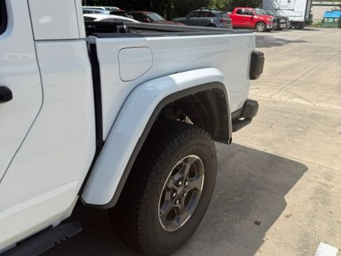 Used 2022 Jeep Gladiator Rubicon w/ LED Lighting Group AWD/4WD image 10