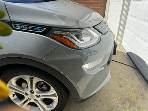 Used 2020 Chevrolet Bolt LT FWD image 6