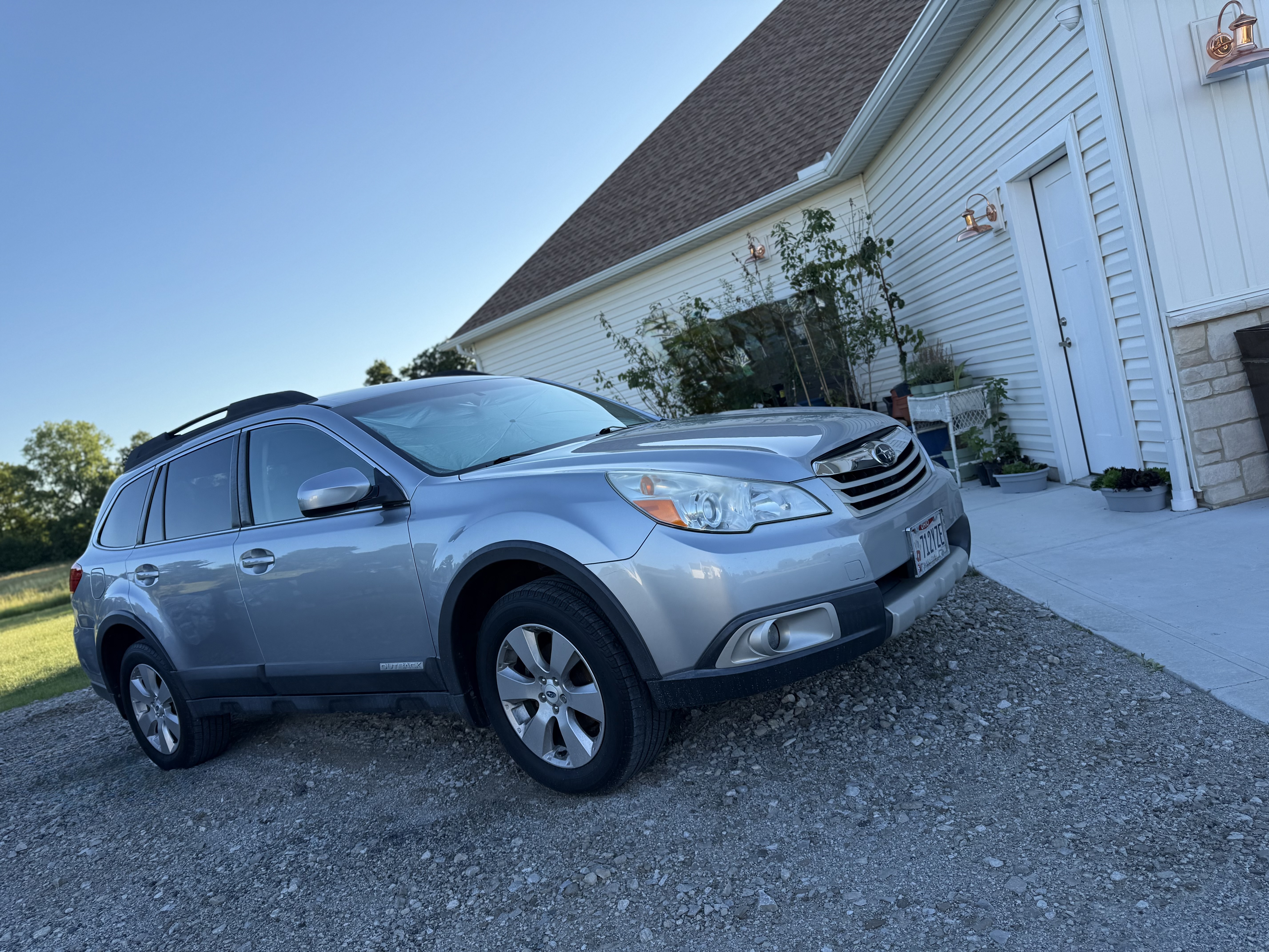 Used 2012 Subaru Outback 2.5i Limited AWD/4WD image 1