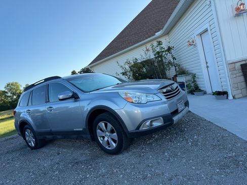 Used 2012 Subaru Outback 2.5i Limited AWD/4WD image 1