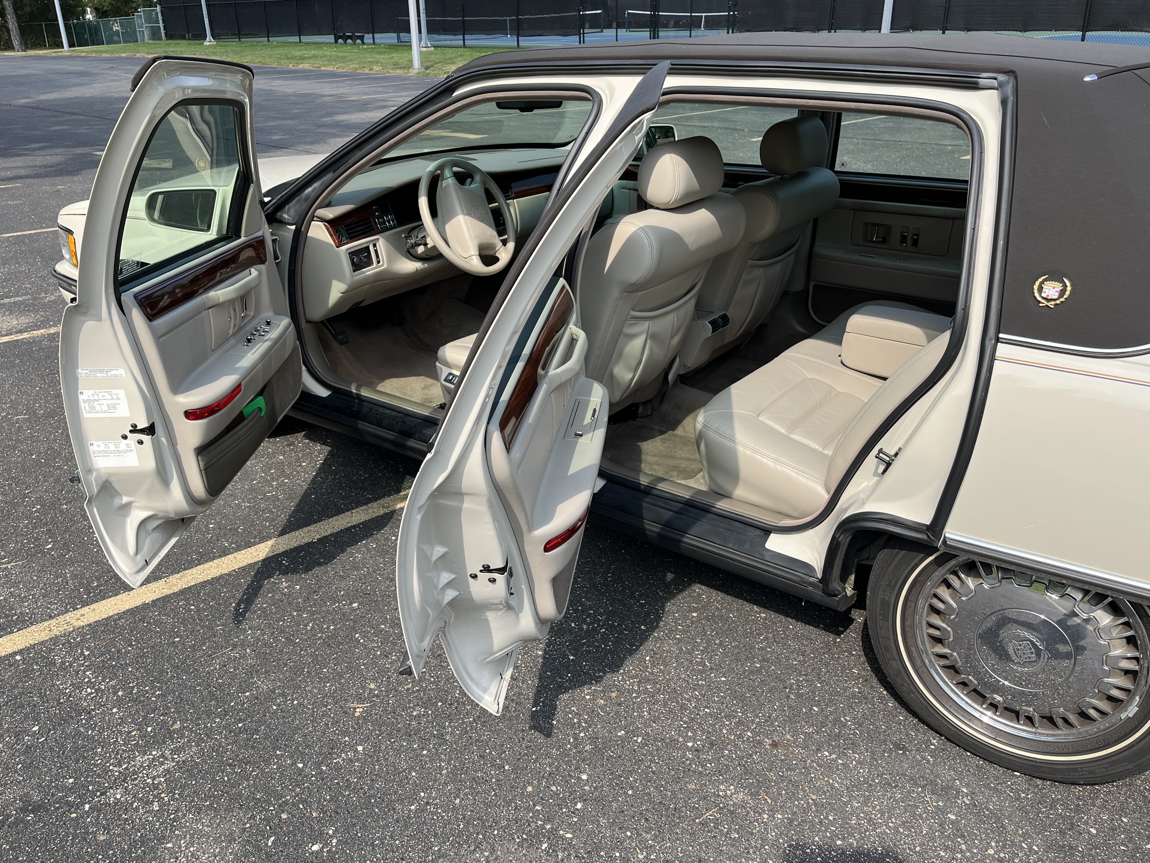 Used 1996 Cadillac De Ville Sedan FWD image 11
